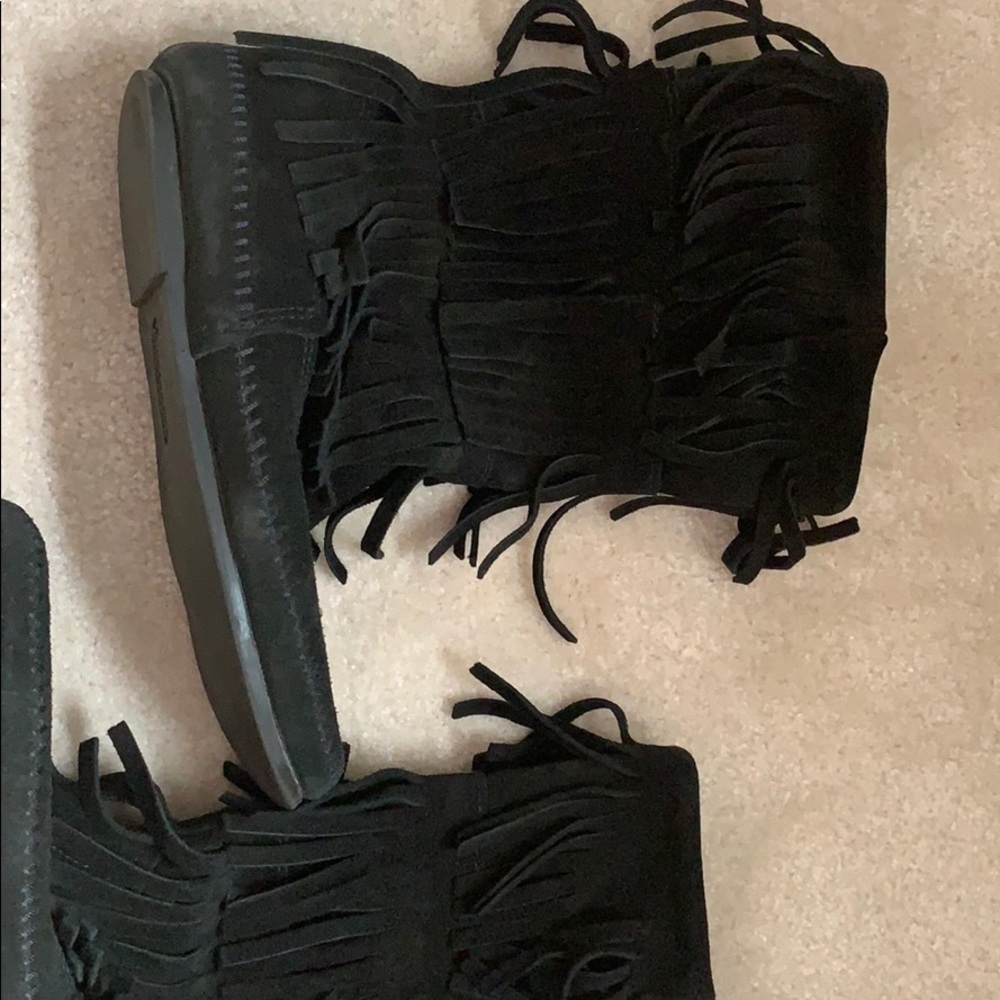 Minnetonka boots black in great condition